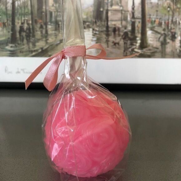 NWOT: Rose Ball Candle - Picture 2 of 5